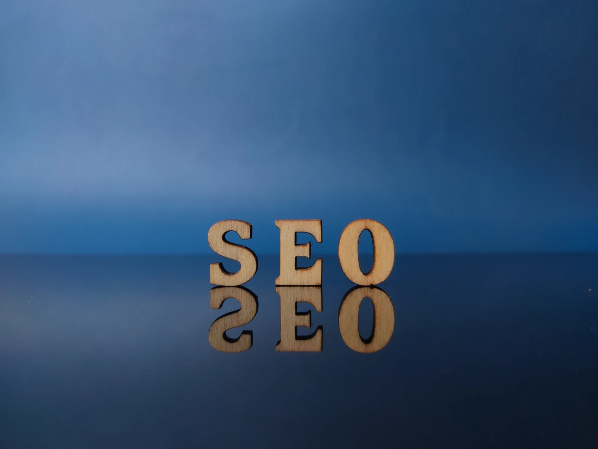 Comment combiner SEO et campagnes Google Ads pour un maximum de visibilité
